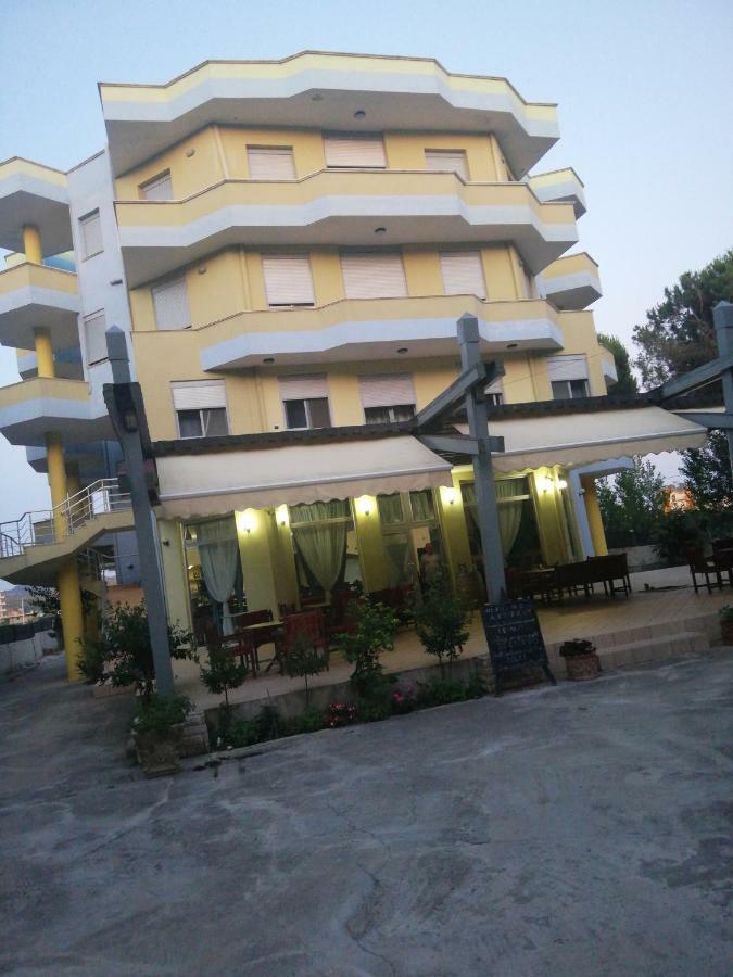 Hotel Albania Golem Bagian luar foto